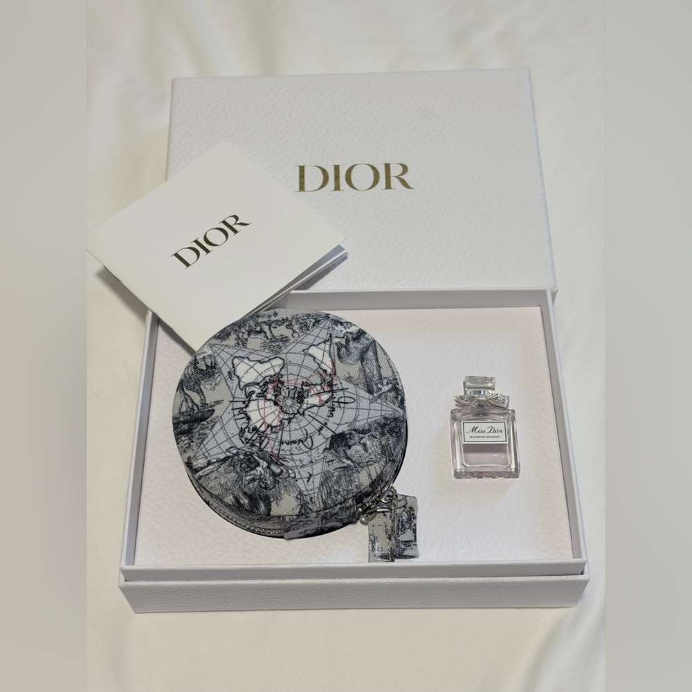 Dior Around the WORLD  Pouch with Miss Dior Blooming Bouquet mini